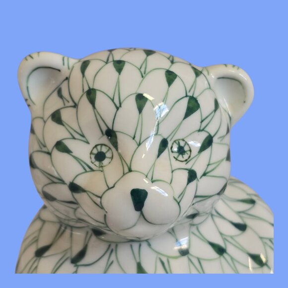 Andrea by Sadek Green & White Bear Herend Style Fishnet Ceramic Figurine 5" - Picture 2 of 9